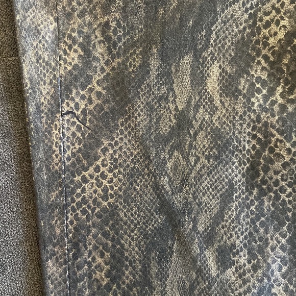 J BRAND 901 Black Golden Snake Print Coated Stretch Denim Leggings Jeans - Picture 11 of 11